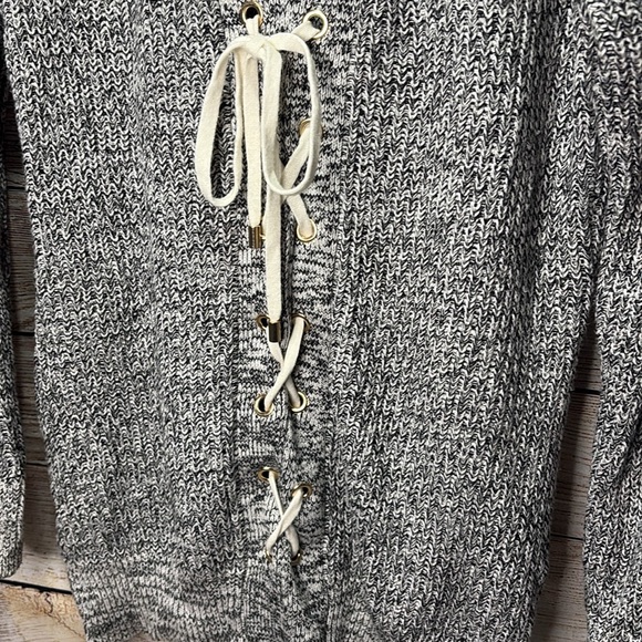 Guess Grey Sweater Size Small D-05 - Picture 5 of 7